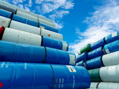 Por que escolher uma empresa de coleta de resíduos Classe I certificada pode salvar sua empresa de multas milionárias