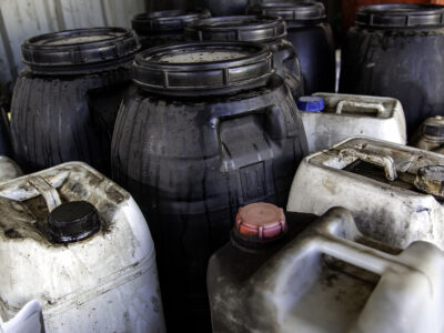 Óleo de cozinha usado: por que não jogar no ralo e como fazer o descarte correto