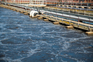 Piscina de aeração de estação de tratamento de efluentes industriais — outorga de recursos hídricos DAEE SP