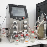 Bioreatores em operação — fermentação industrial em planta de biotecnologia