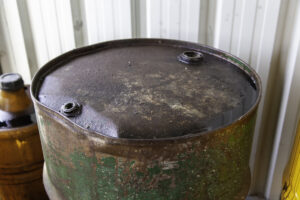 Recipiente de óleo lubrificante usado industrial — OLUC gestão e destinação correta CONAMA 362