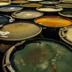 Descarte de tambores químicos industriais para resíduos perigosos em polo calçadista de Franca SP