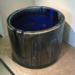 Cadinho de vidro fundido em forno industrial — produção de vidro plano e embalagens