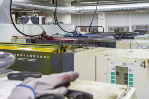 Máquina de impressão offset industrial em parque gráfico