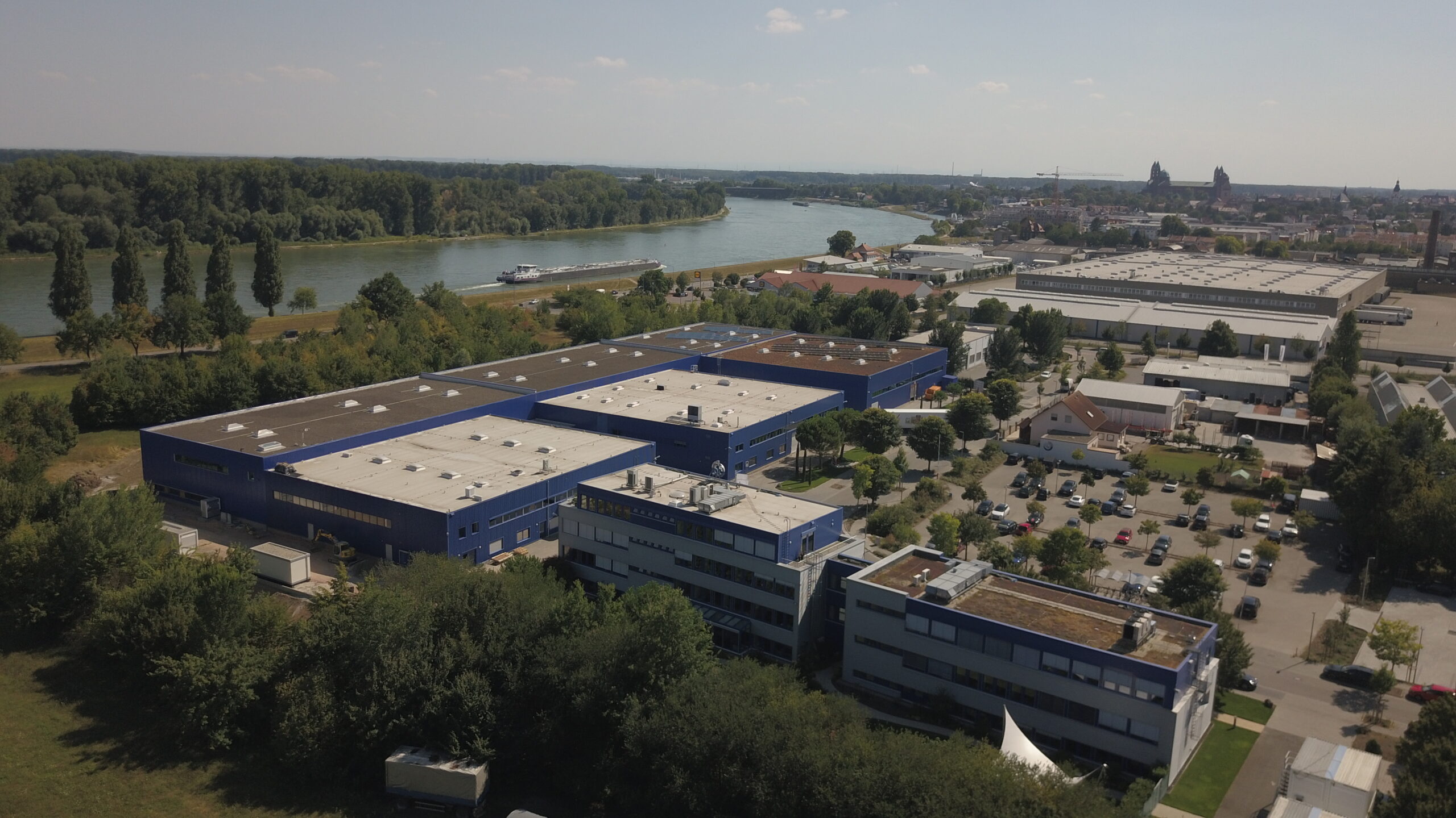 Centro logístico industrial — homologação ambiental de fornecedor para cliente OEM