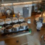 Linha de produção industrial de queijo em planta de fabricação