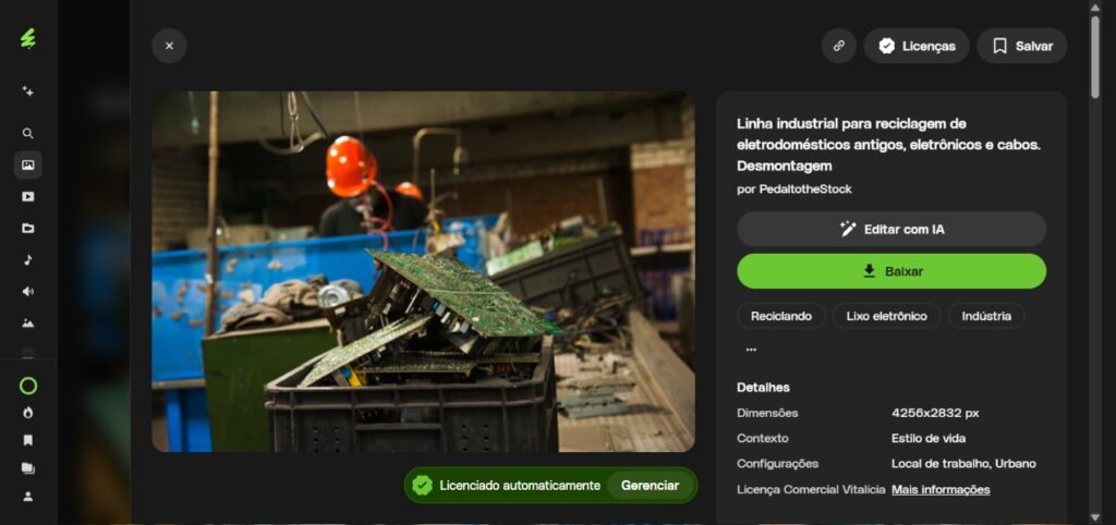 Coletores industriais coloridos no padrão CONAMA 275 em chão de fábrica — segregação de resíduos na origem