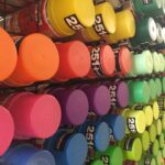 Latas de tinta spray aerossol coloridas — referência da indústria de aerossóis industriais