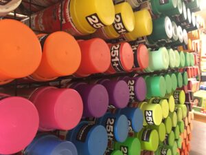 Latas de tinta spray aerossol coloridas — referência da indústria de aerossóis industriais