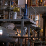 Solvente industrial usado: recuperação por destilação e protocolo Seven